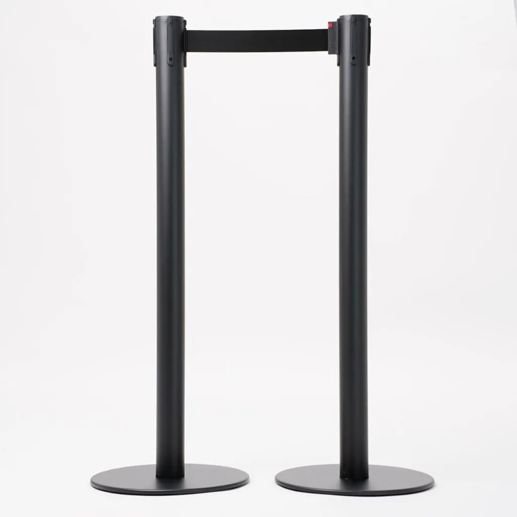 Poteaux de guidage noir mat avec sangle noire en vue d'ensemble – TELNALINE